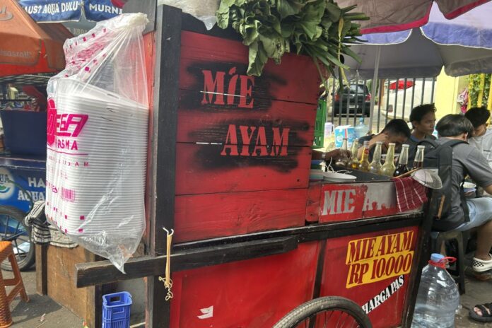 Pendapatan Pedagang Melonjak di Stasiun Pasar Senen saat Mudik Lebaran