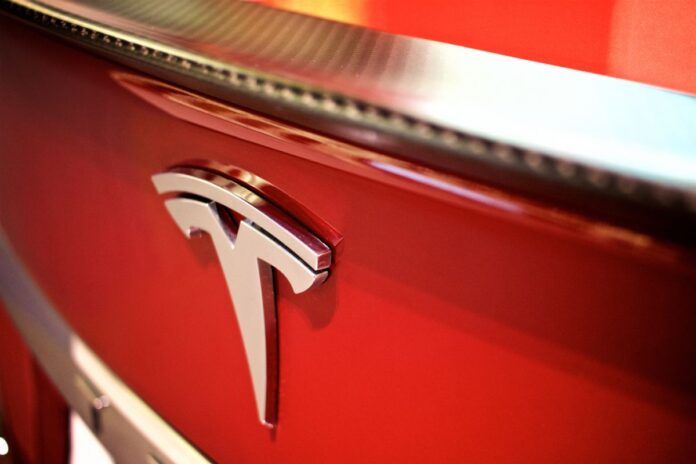 Tesla Menerima Persetujuan Pengawas di Tiongkok untuk Alat Mengemudi Otonom
