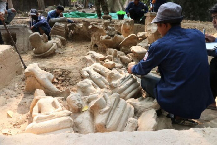 Kuil Angkor Ungkap Ratusan Fragmen Patung Buddha dalam Penemuan yang Menghebohkan