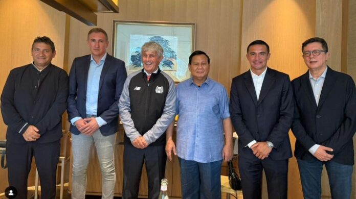Diskusi Kerja Sama Bilateral: Menhan Prabowo Bertemu Legenda Sepak Bola Australia Mark Bresciano