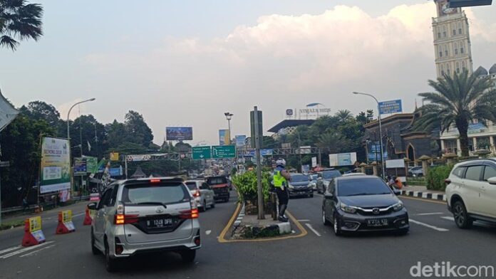 Pemberlakuan Jalur Satu Arah Puncak Dicabut, Jalan Raya Kembali Normal Dua Jalur