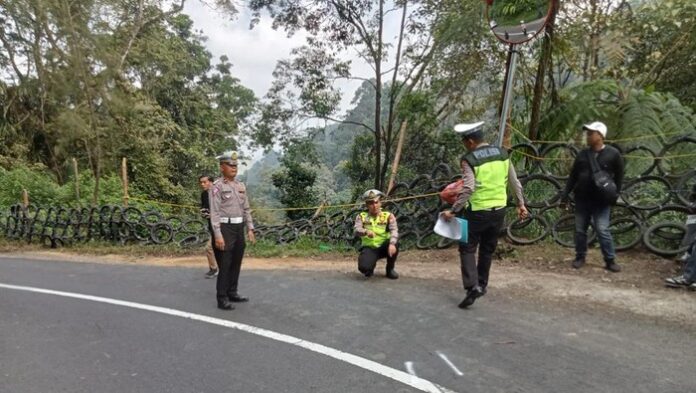 SUV Fortuner Menukik ke Jurang di Kawasan Bromo Akibat Kehilangan Kendali