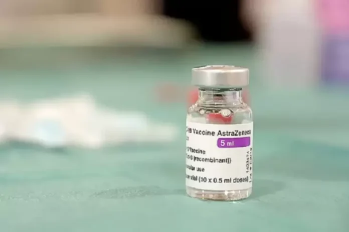 Waspadai Gejala Pasca Vaksin AstraZeneca: Segera Cari Pertolongan Medis