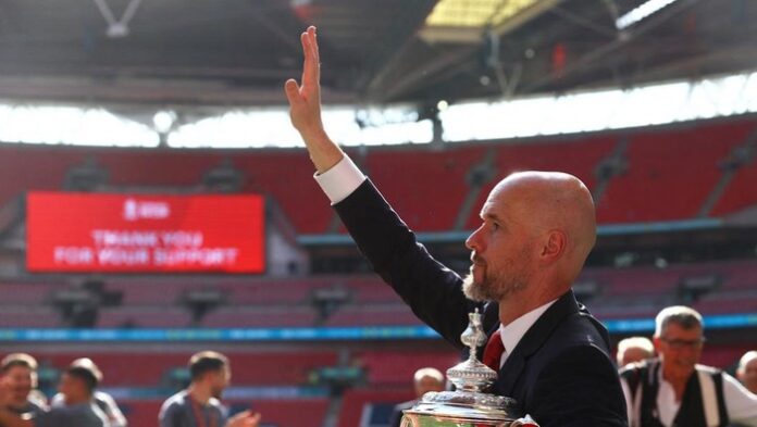 Dukungan Menggema di Old Trafford saat Legenda Manchester United Bersatu Dukung Erik ten Hag