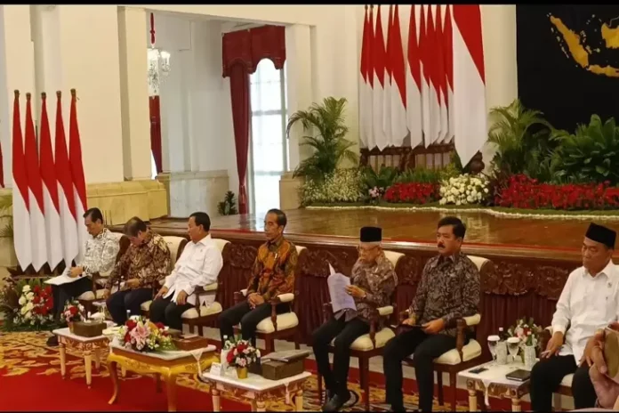Petinggi Negara Berkumpul: Jokowi dan Ma'ruf Hadir dalam Sidang Kabinet, Prabowo Duduki Kursi Terdepan